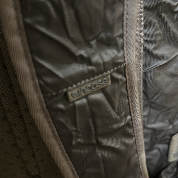 Incase CL55344 Alloy Backpack (Steel) used - Picture 2 of 4